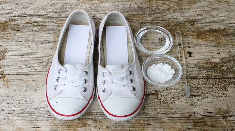 tips para limpiar las zapatillas con bicarbonato