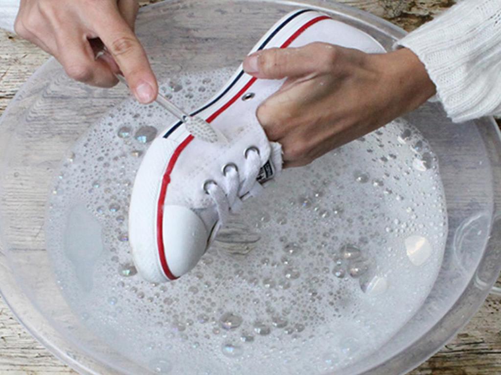 tips para limpiar tus zapatillas blancas