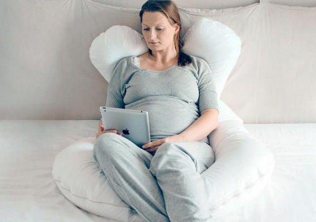 Las 5 posiciones para dormir cuando estás embarazada - Velfont
