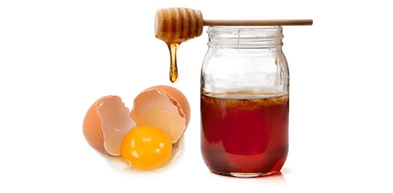 Mascarilla natural de miel y para ayudar a eliminar caspa