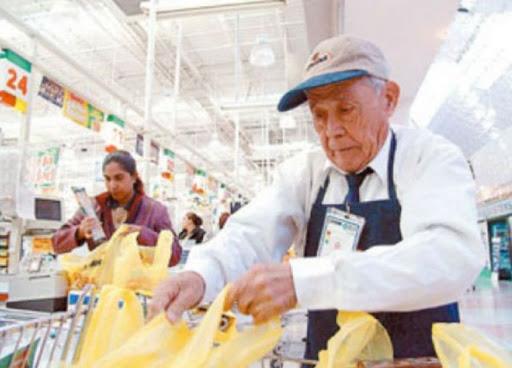 Coronavirus: Ancianos continúan trabajando en tiendas de México pese a la  pandemia